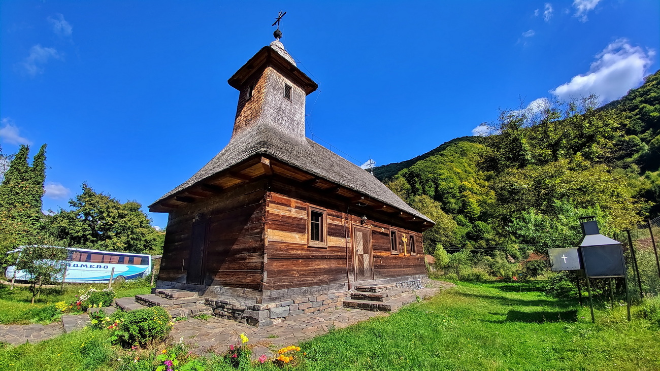 Biserica de lemn din Poieni